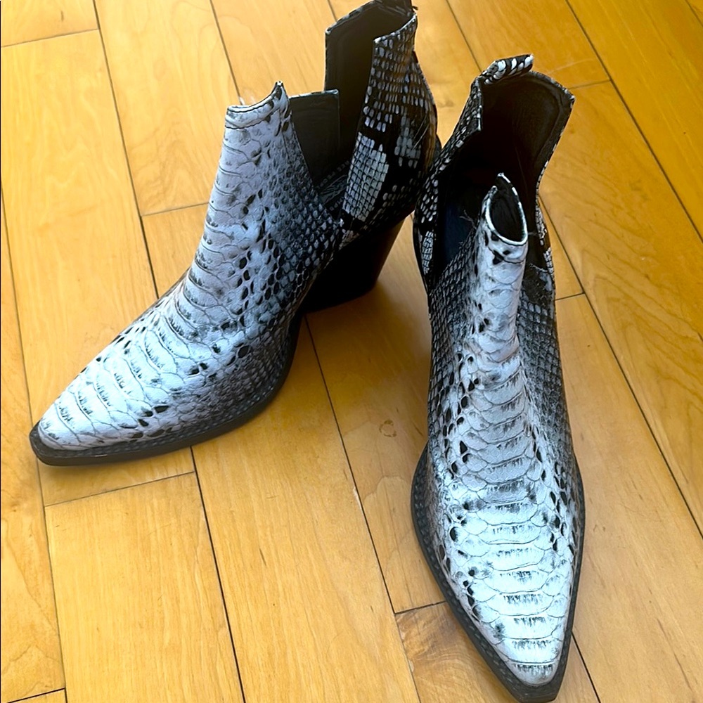 Jeffrey Campbell Cromwell White Snake Print Leather open sides cowboy boots 7.5